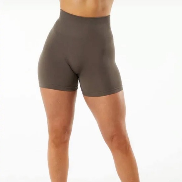 Mocha Amplify Shorts - Picture 1 of 2